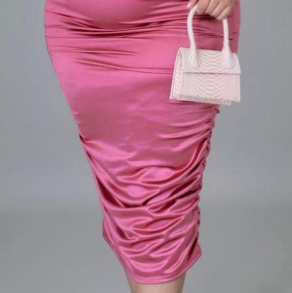 Halter V neck Ruched Backless Stretch Dress - Picture 2 of 3